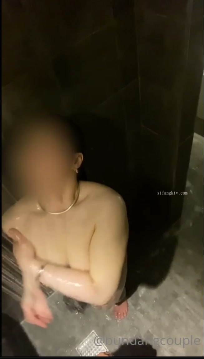 AQSH-103 ケガで保護した童貞青年を筆下ろししたら相性が良すぎて何度もイカされ溺れたデカ尻妻